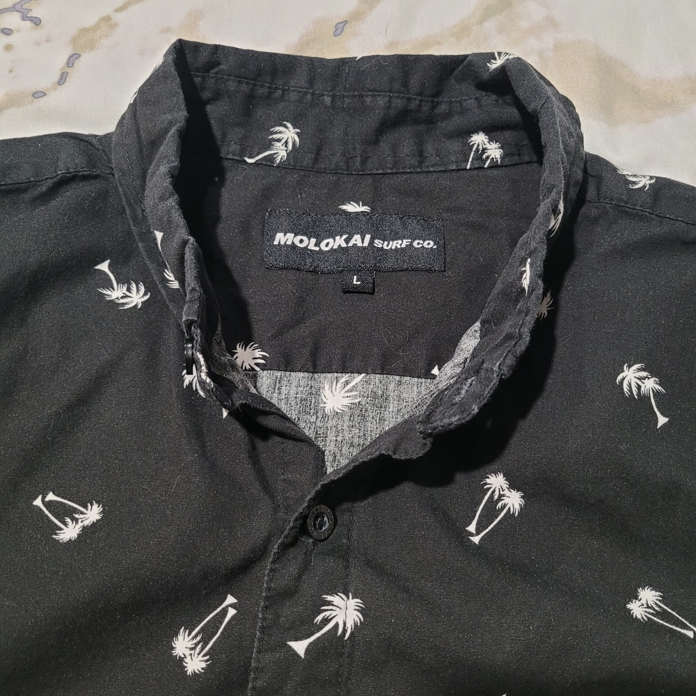 Molokai Surf Co Boy's Large Black Button Up Shirt With White Palm Trees.